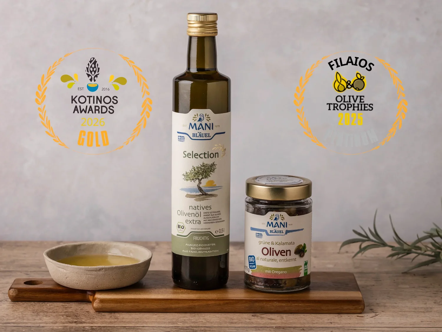 MANI Bläuel olive oil bottle and olive jar with Kotinos Awards 2026 Gold and Filaios Olive Trophies 2025 badges.